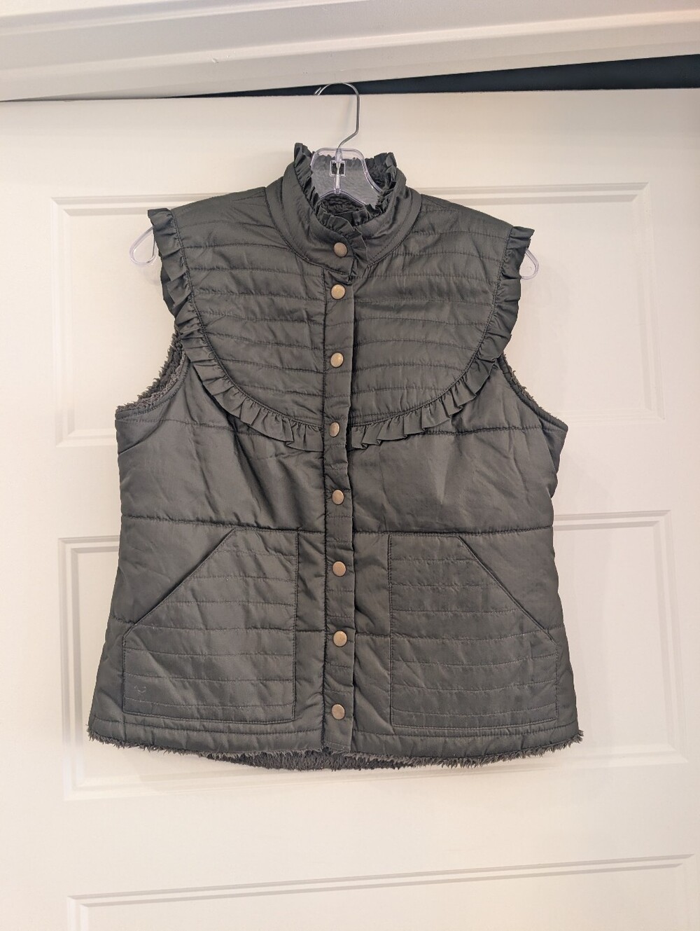 Free People Women's Dark Green Quilted Ruffle-Trim Puffer Vest